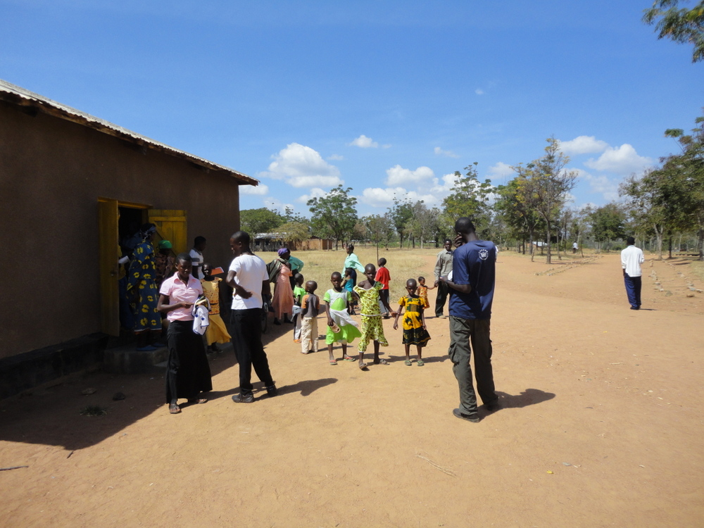 De dienst is voorbij. Laten we bidden dat Gods Woord veel vrucht zal dragen!
